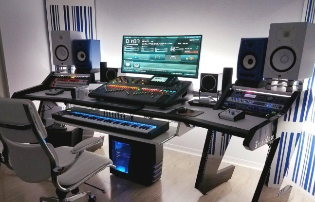 Customizable Music Studio Desk for Your Unique Setup post thumbnail image